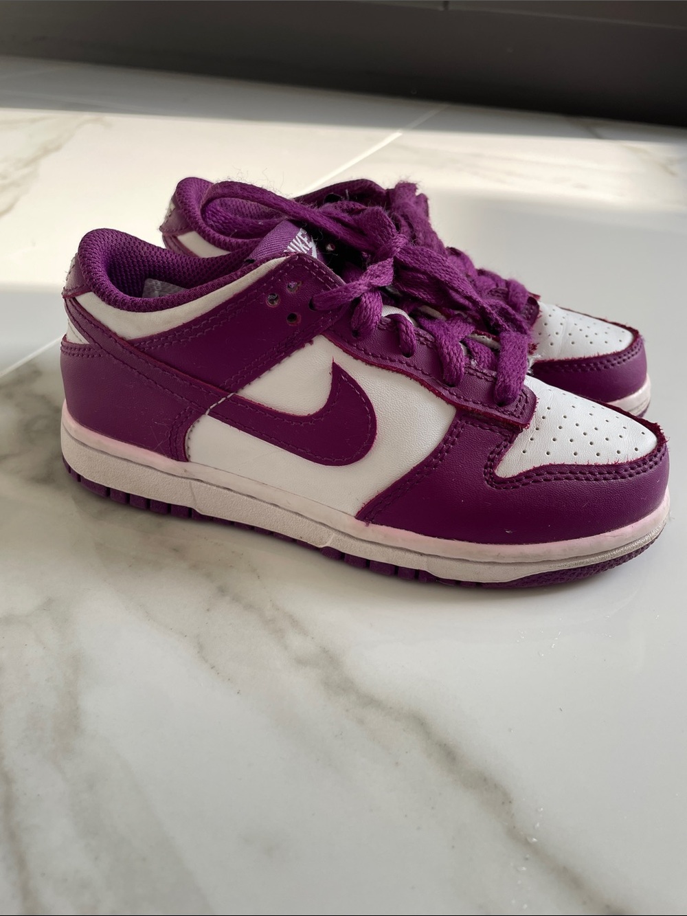 12C Nike Kids White and Purple Low-Top Sneakers